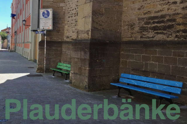 Plauderbänke in der Bertholdstraße in Regensburg