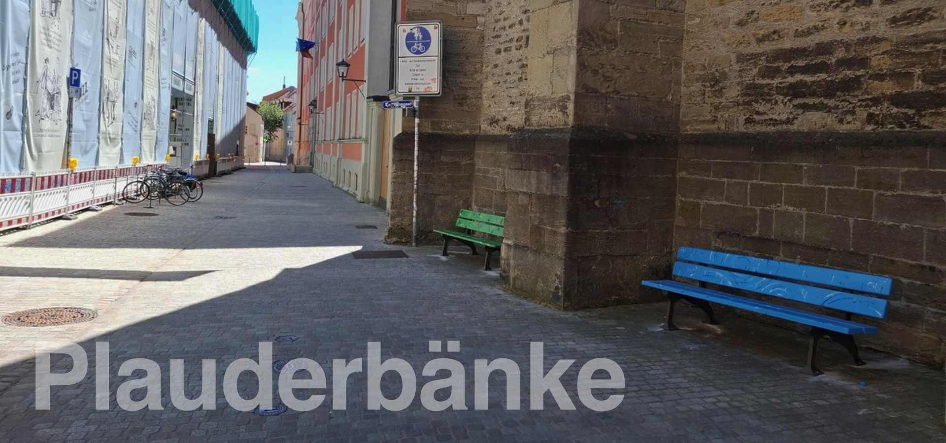 Plauderbänke in der Bertholdstraße in Regensburg